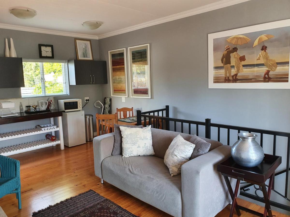 Apple And Spice Guest House Джордж Екстериор снимка